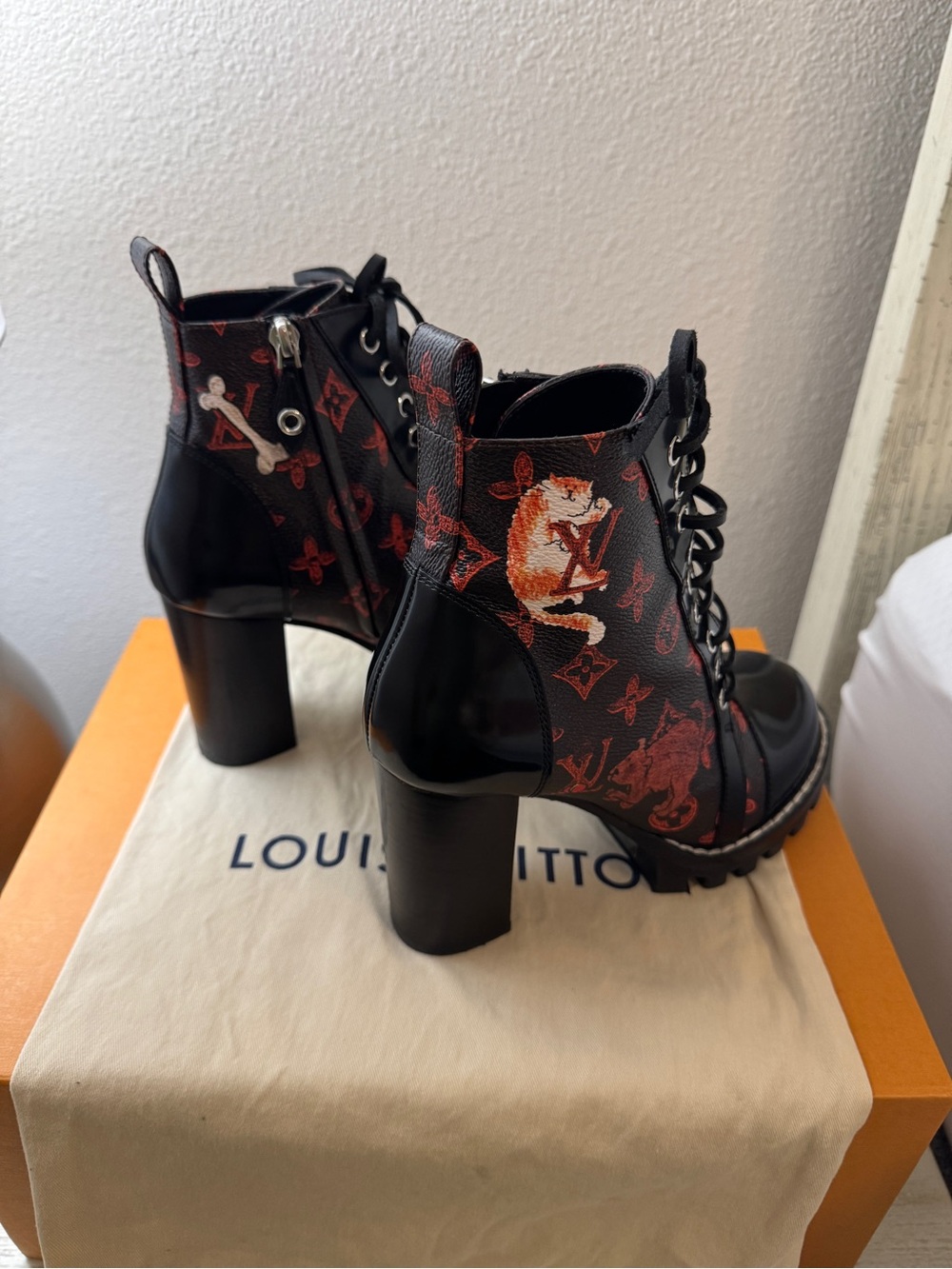 Louis Vuitton Limited Edition Catogram Star Trail Ankle Boots – Size 37.5 - Picture 3 of 12